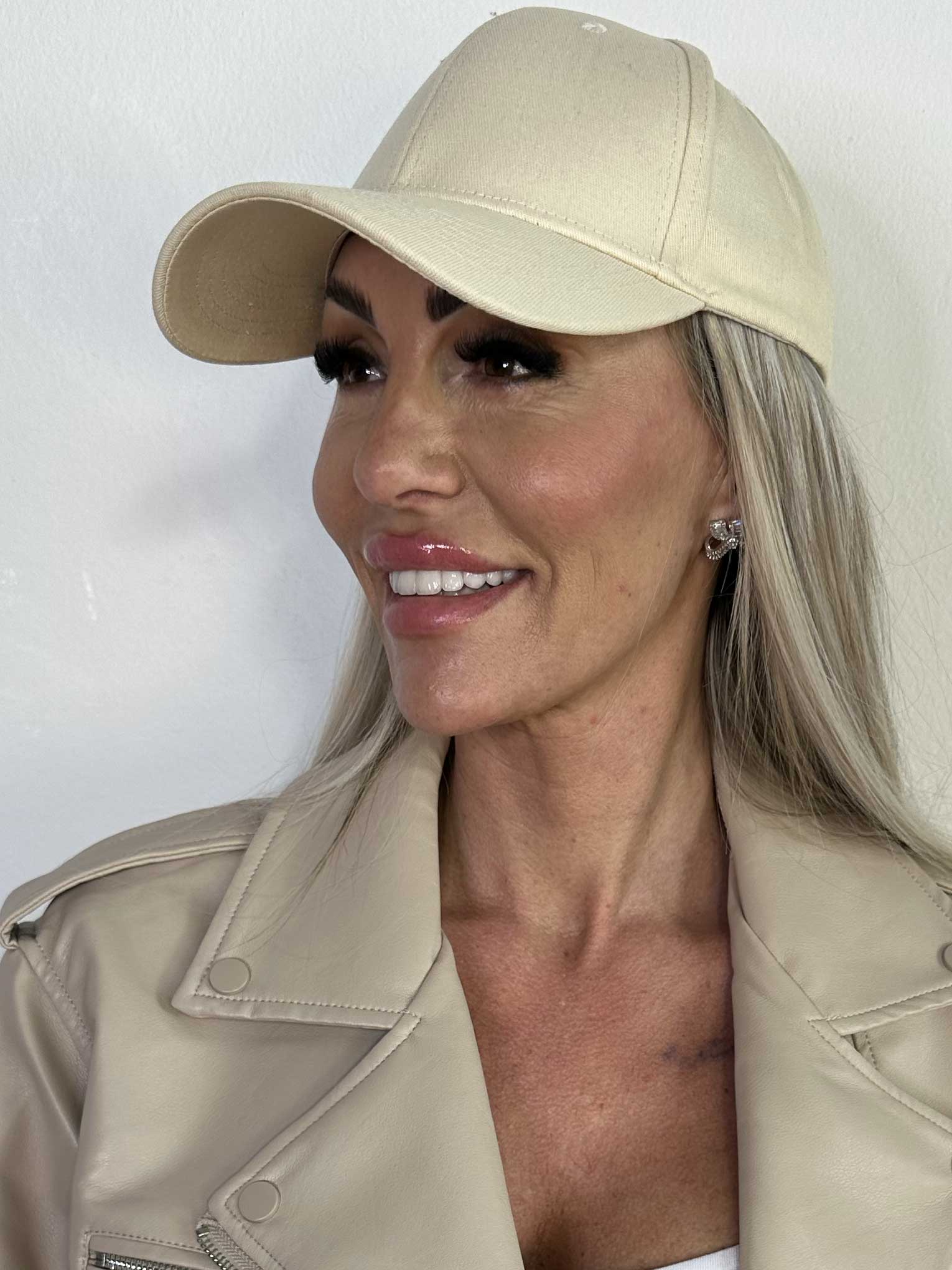 Izzie - enfärgad keps